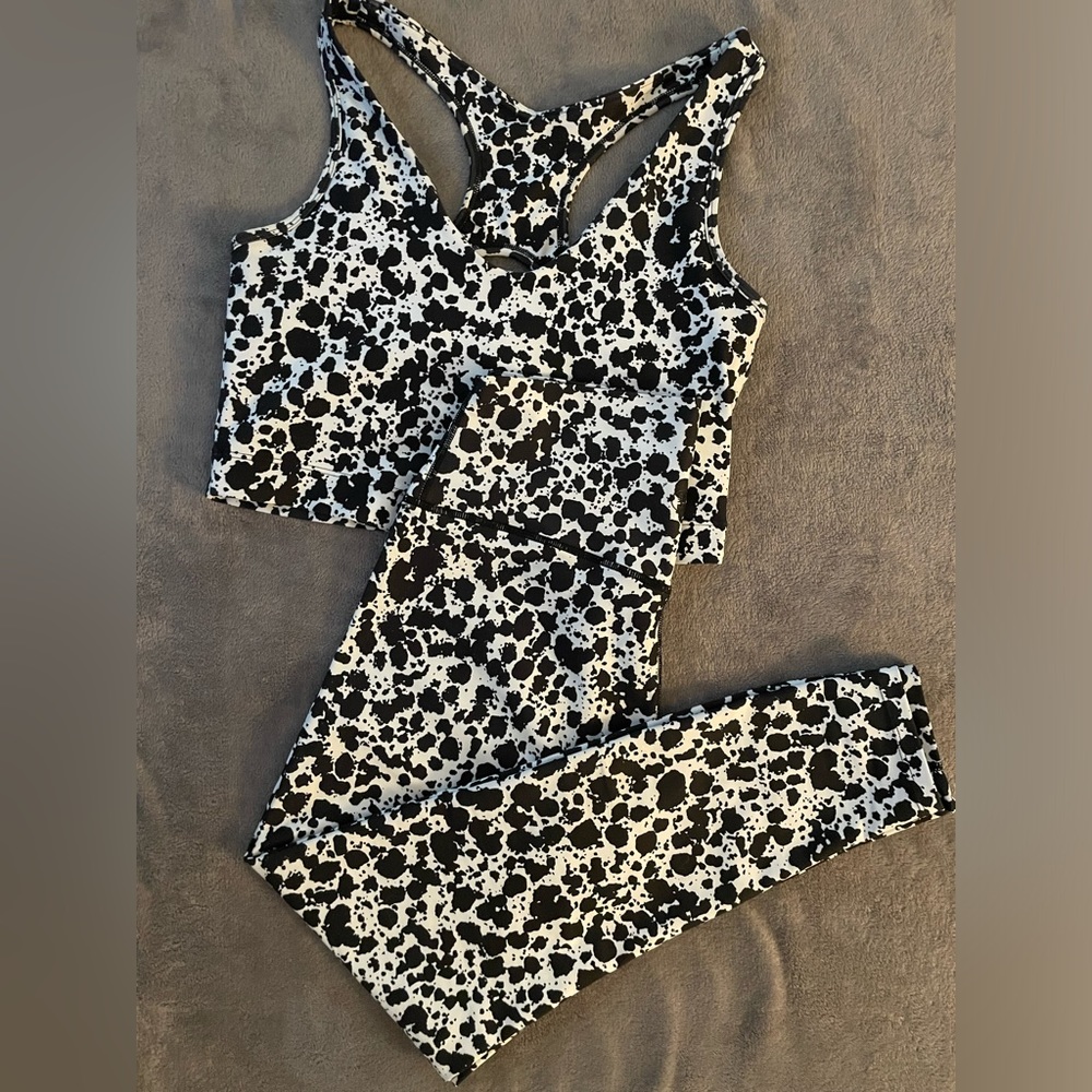 Black and white workout set